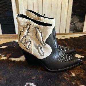 Jessica Simpson black and cream cowboy booties 6 1/2